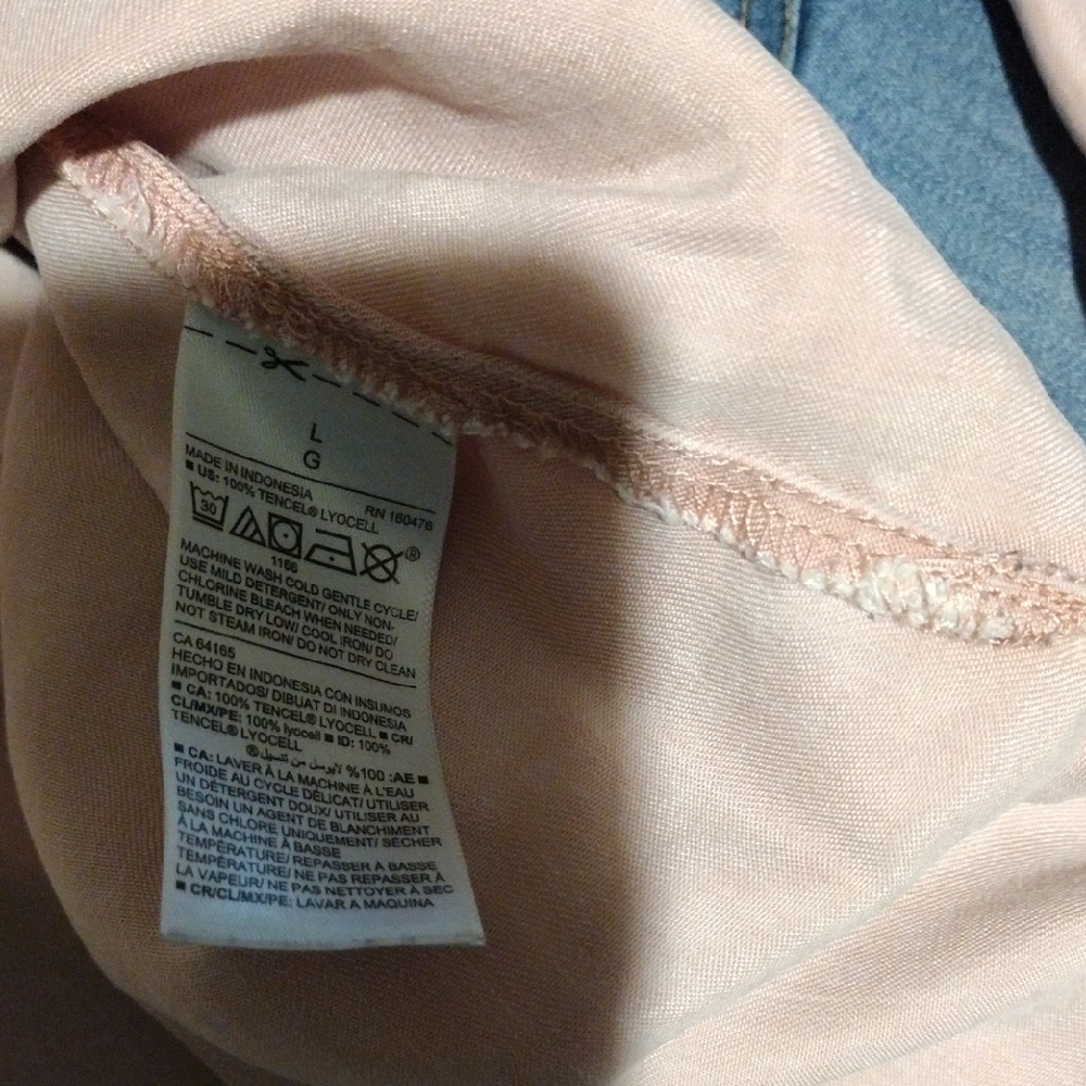 Old Navy Pink and White Button Down Top - Picture 6 of 6